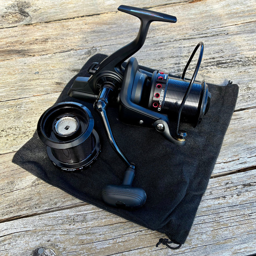 akios r10 long cast surf reel with spare sppol and reel bag