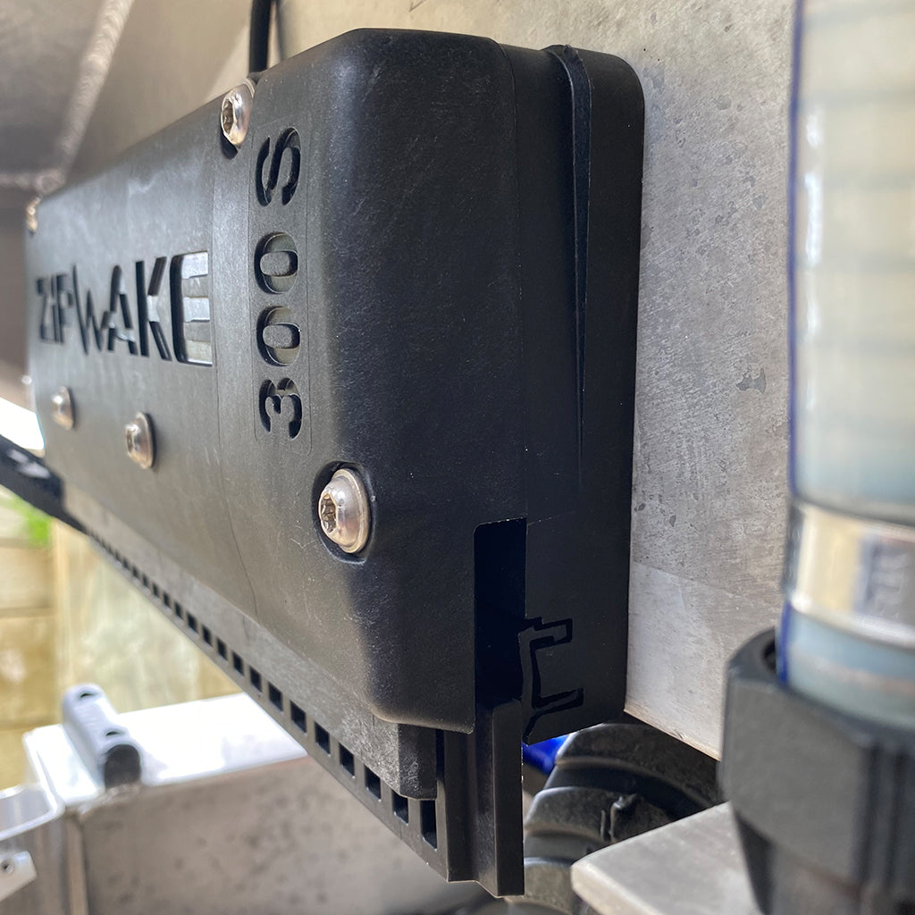 Zipwake Trim Tab on Alloy Surtees 610 Gamefisher