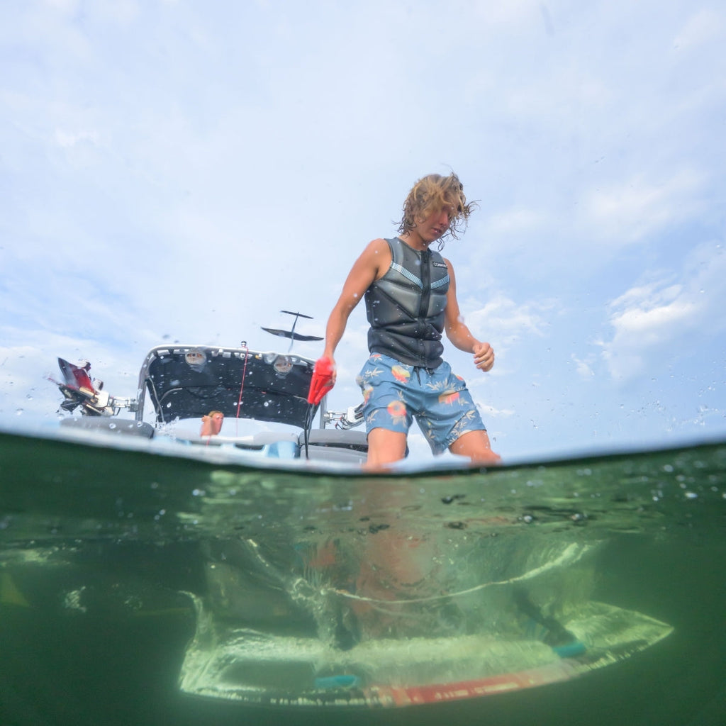 Connelly Reverb Wakeboard W/Empire Bindings - Lure Me - Online Fishing Tackle